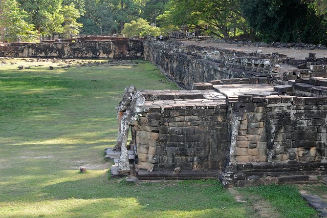 1-Day Angkor Wat Sunrise & All Interesting Temples Private Tour - Angkor Wat at first light: what to focus on