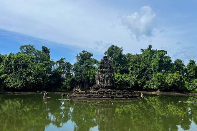 2-Day Angkor Wat Tour with Banteay Srei and Floating Village - Angkor Archaeological Park and Angkor Wat: the big stage, done efficiently