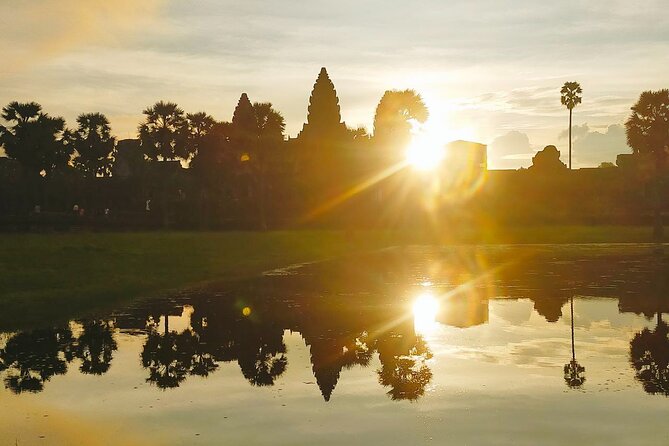 2-Day tour with sunrise - Day 1 Angkor Wat focus: ticket help and the classic first impression