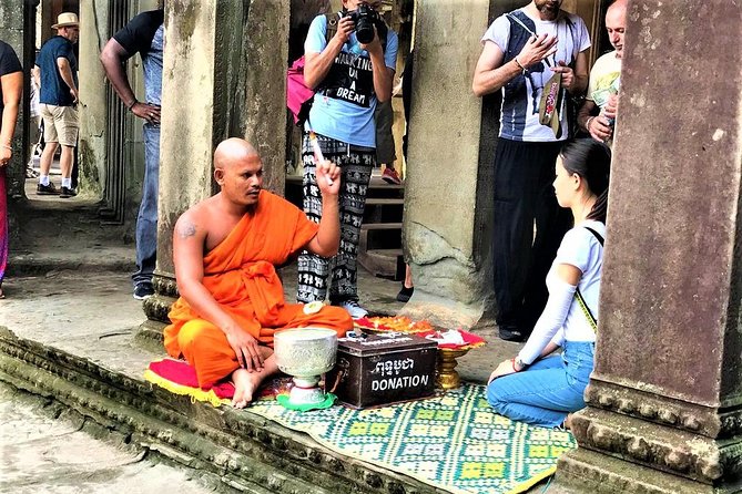2 Days Exclusive Temple Highlights with Sunset and Sunrise Tour - Day 1: Pre Rup, Banteay Srei, Neak Pean, and Preah Khan
