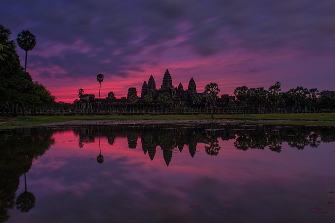 3-Day Angkor Wat with All Interesting Major Temples, Banteay Srei & Beng Mealea - Day 1: Angkor Wat First, Then the Giant Tree Roots and Royal Grounds