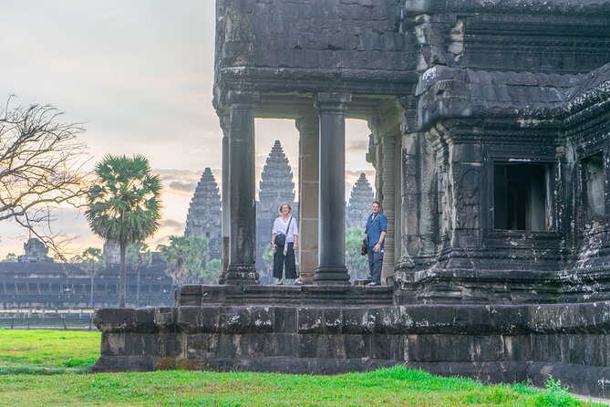 Angkor Adventure Vespa Tour / Tuk Tuk or Car - Morning focus at Angkor Wat: first pass, first impressions, photo control