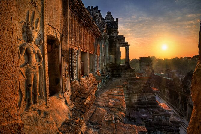 Angkor Sunrise Jeep Tour - Inclusive Breakfast & Lunch - Food, water, and the heat rhythm that keeps you going