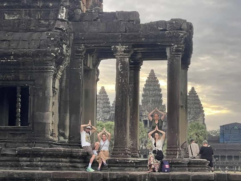 Angkor Sunrise or Sunset Tour (includes breakfast or lunch) - Comfort And Group Flow In The Van And On Foot