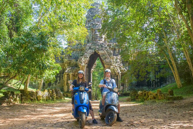Angkor Sunrise Vespa Tour / Tuk Tuk or Car - Vespa sunrise at Angkor Wat: why the start time pays off