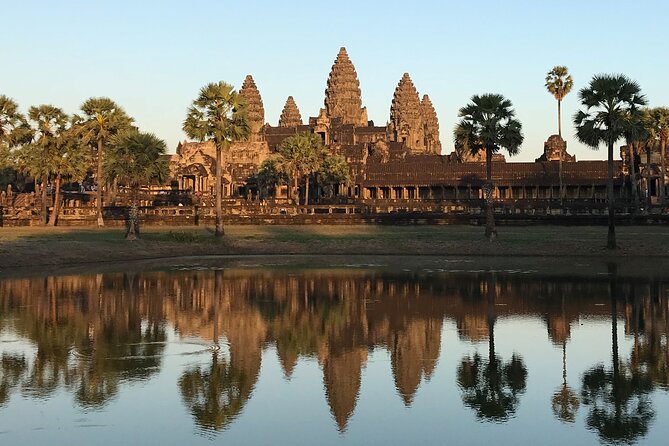 Angkor Temples Highlights: 2-Day Private Tour with Sunrise - Day 1: Angkor Wat, then into Angkor Thom’s heart