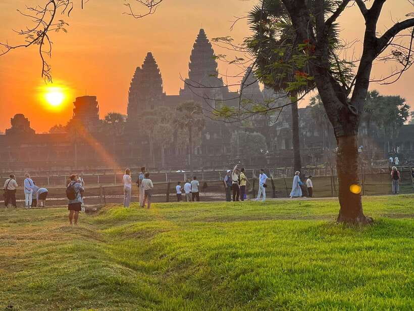 Angkor Wat 2-Day complex Sun rise & Sun set with Guided Tour - Price and value: what $30 gets you (and what it doesn’t)