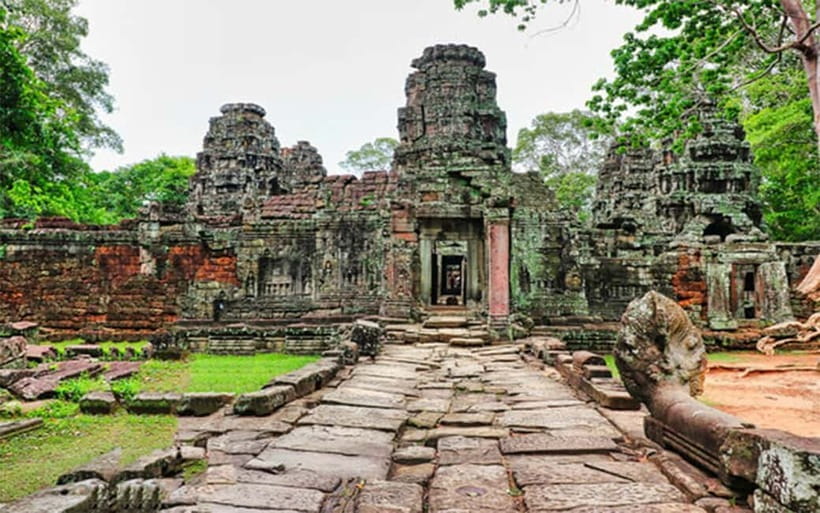 Angkor Wat: Full-Day Guided Sunset Tour - Bayon Temple: hundreds of stone faces and what to look for