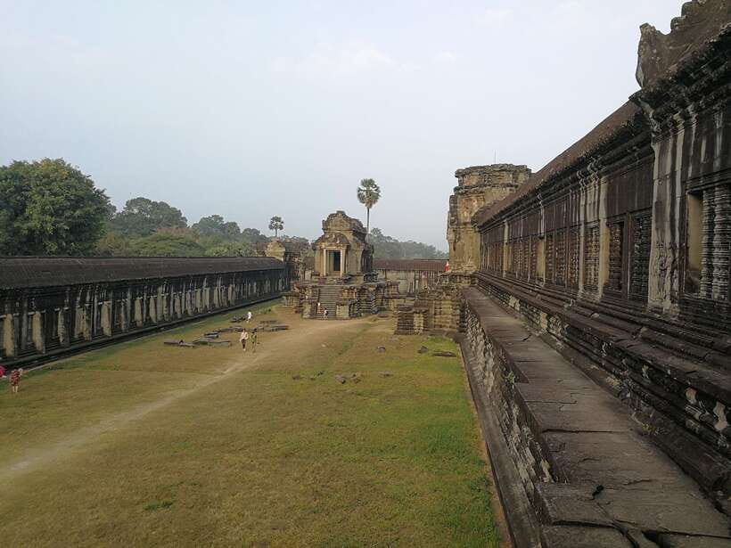 Angkor Wat Full-Day Private Tour with Sunrise - Ta Prohm’s Jungle Frame: Mud, Vines, and That Tomb Raider Look