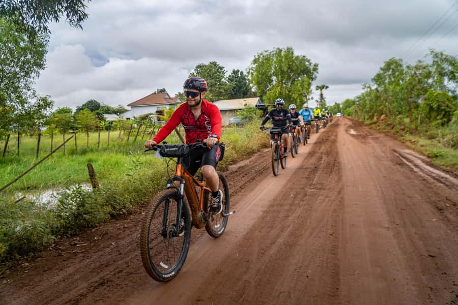 Angkor Wat: Guided Sunrise Bike Tour w/ Breakfast and Lunch - Why a Sunrise Bike Tour Feels Smarter Than a Temple-Only Day