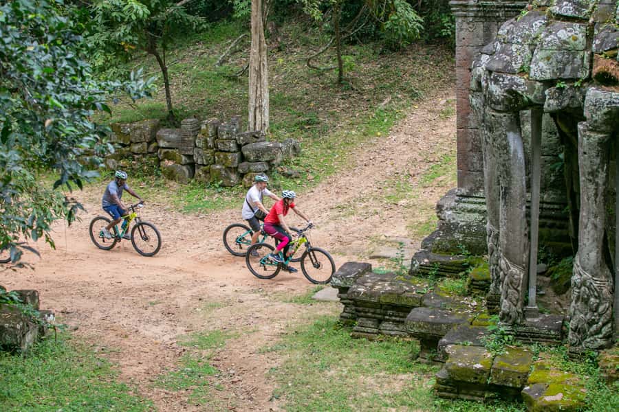 Angkor Wat: Guided Sunrise Bike Tour w/ Breakfast and Lunch - From Pickup to Sunrise: What the Morning Actually Looks Like
