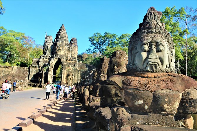 Angkor Wat Highlights and Sunrise Guided Tour from Siem Reap - Bayon Temple: over 200 faces and a sudden change in mood
