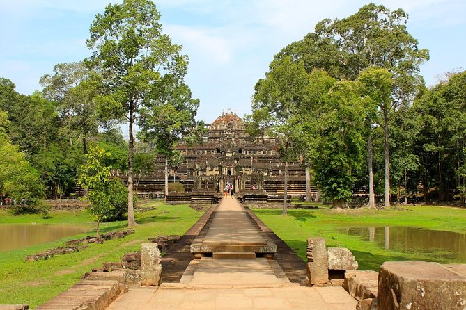 Angkor Wat one Day Private Tour for All Highlight Angkor Temples - Phnom Bakheng for sunset: the view payoff