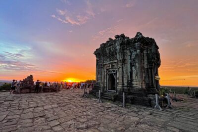 Angkor Wat Small Group Tour and Sunset with Lunch Included - Angkor Thom South Gate and Bayon: Start With Khmer Drama