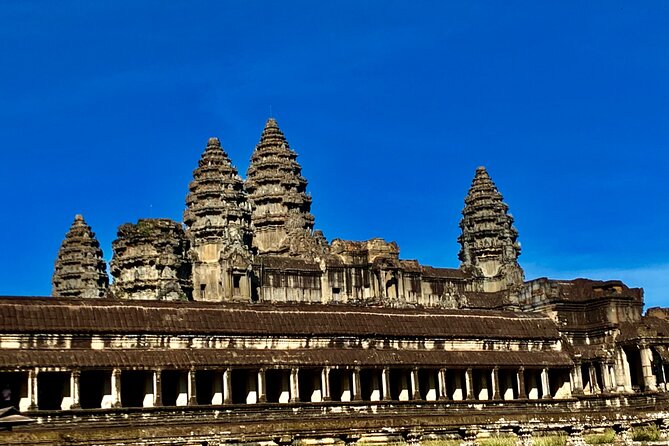 Angkor Wat Sunrise and Angkor Thom Sunset Tour - Angkor Thom at sunset: the closing scene you’ll remember