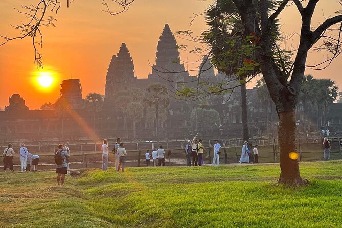 Angkor Wat Sunrise: Exclusive Private Tour! - Banteay Kdei: the monk-cells vibe and those famous cotton tree roots