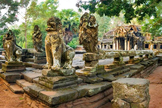 Angkor Wat: Sunrise or Sunset Tours with Tuk Tuk - Ta Prohm: the 2-hour stop where nature takes the lead