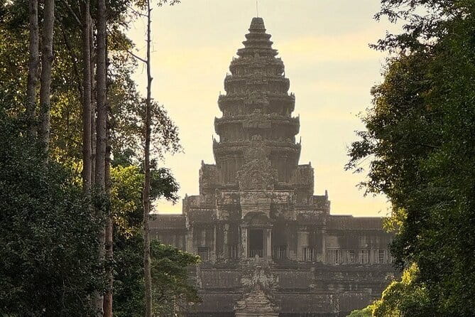 Angkor Wat Sunrise Small-Group 1-Day Tour from Siem Reap - Bayon Temple: the smiles that bring the day home