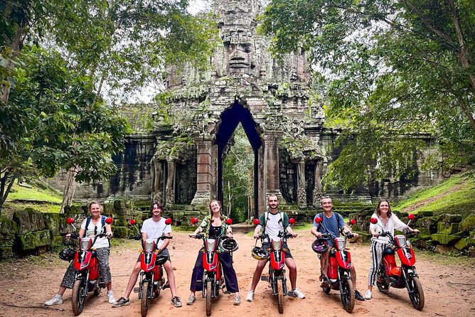 Angkor Wat Sunrise Tour By E-Bike Experience With Breakfast Included - Angkor Thom victory gate ride: a short segment with big drama