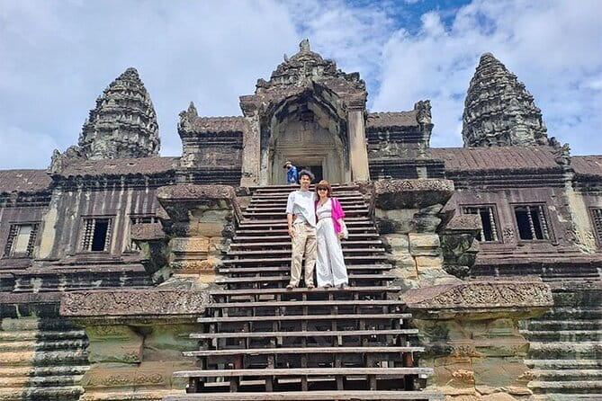 Angkor Wat Tour Deutsch | Private Führung - Stop 2: Angkor Thom walls and Bayon’s 200 faces
