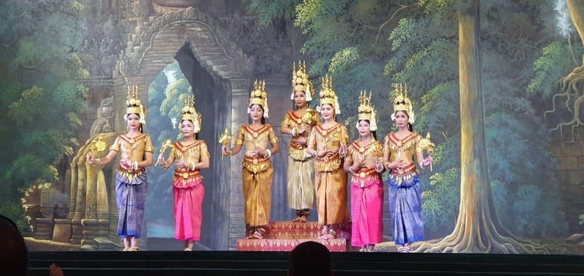 Apsara Performance with Dinner include Pick up & Drop off - The buffet dinner: Khmer favorites, vegetarian options, and what to expect
