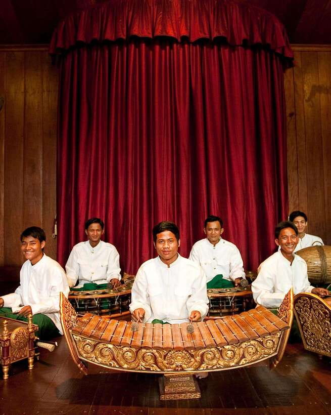 Apsara Theater Performance include dinner & Hotel pick up - Who should book this package