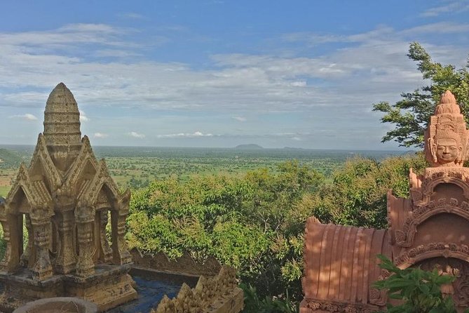Battambang Full Day Tour from Siem Reap - Bamboo Train, Killing Cave & Sunset - Sunset at the Secret Bat Cave: Waiting Turns Into a Real Show