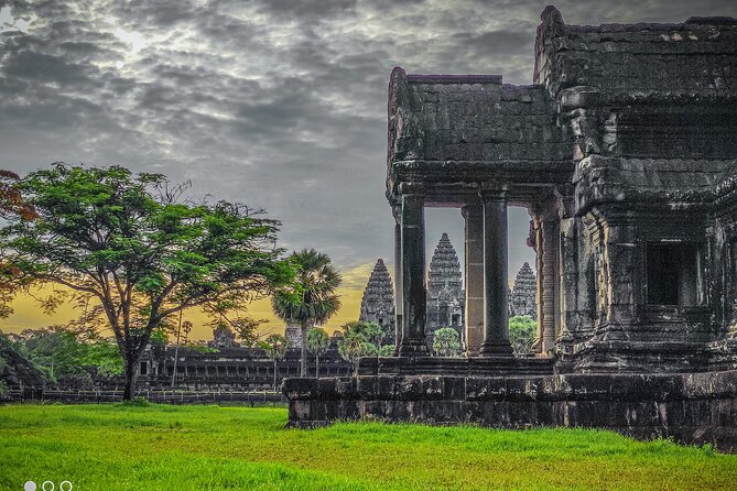 Best Temples Day Tour in Siem Reap with Sunset - Terrace stops and Srah Srang lunch: useful breaks built into the route