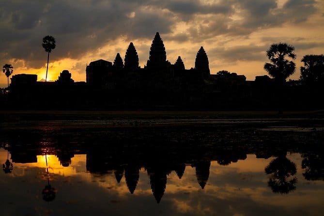 (Free eSim) Classic Angkor Wat Sunrise Full Day Tour - Stop 1: Angkor Wat at Sunrise (and Why the First Light Is the Point)