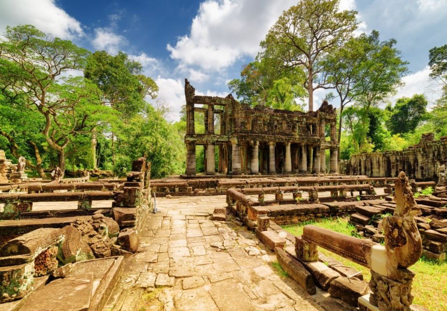 From Siem Reap: Banteay Srei Temple & Grand 5 Temple Tour - East Mebon and the temple-island idea