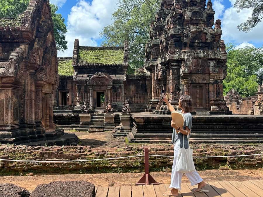 From Siem Reap: Banteay Srei Temple & Grand 5 Temple Tour - Neak Poan: calm gardens and the meaning of healing waters