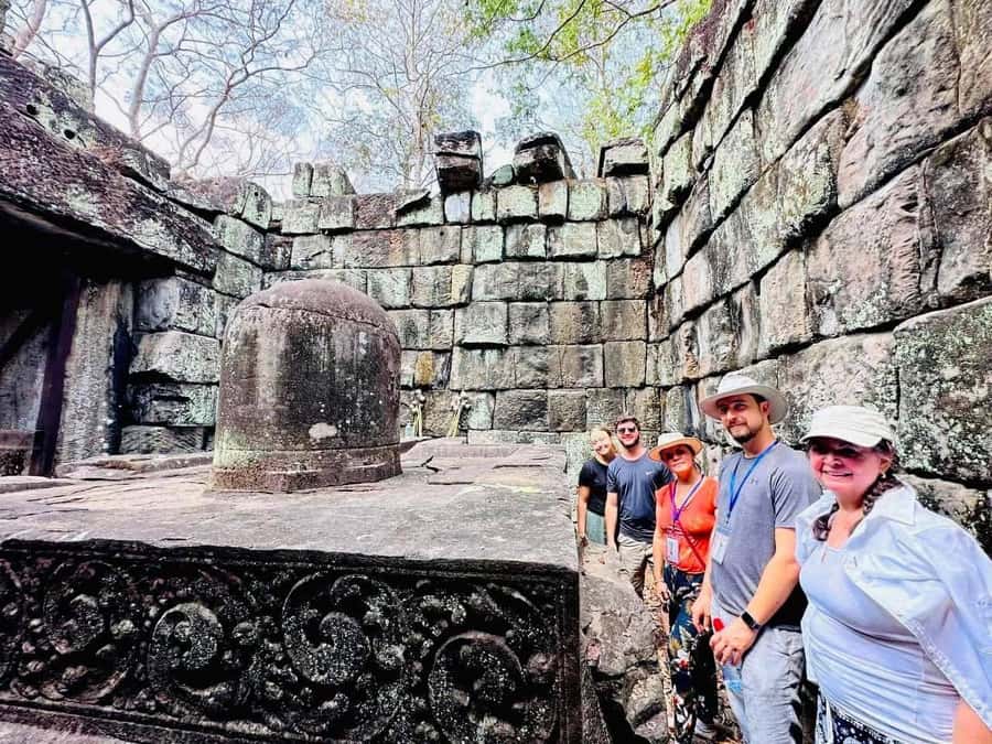 From Siem Reap: Banteay Srei Temple & Grand 5 Temple Tour - Ta Som: the stone gate and giant tree roots
