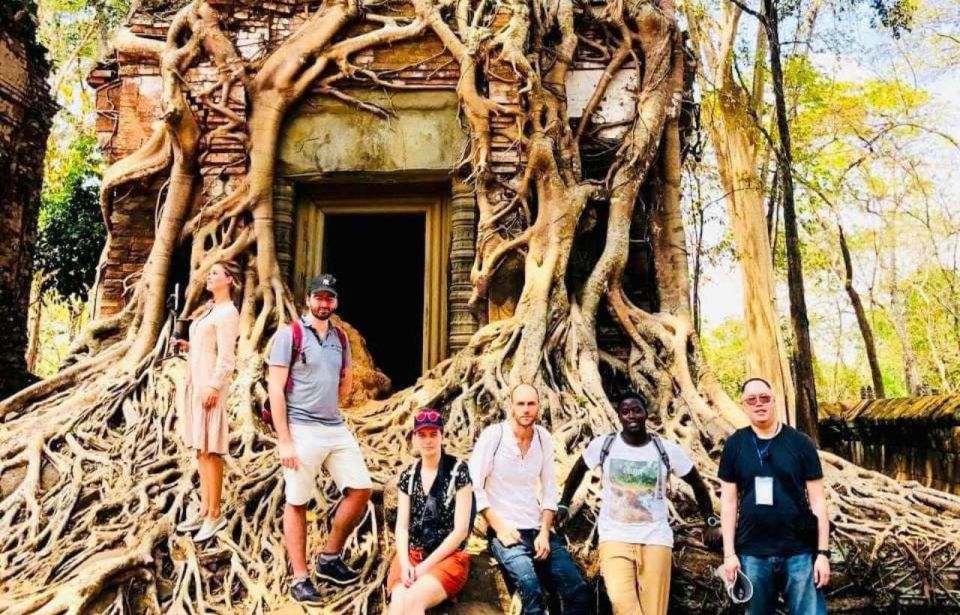 From Siem Reap: Koh Ker and Beng Mealea Temples Tour - The drive between temples: roadside stops and the lunch reset