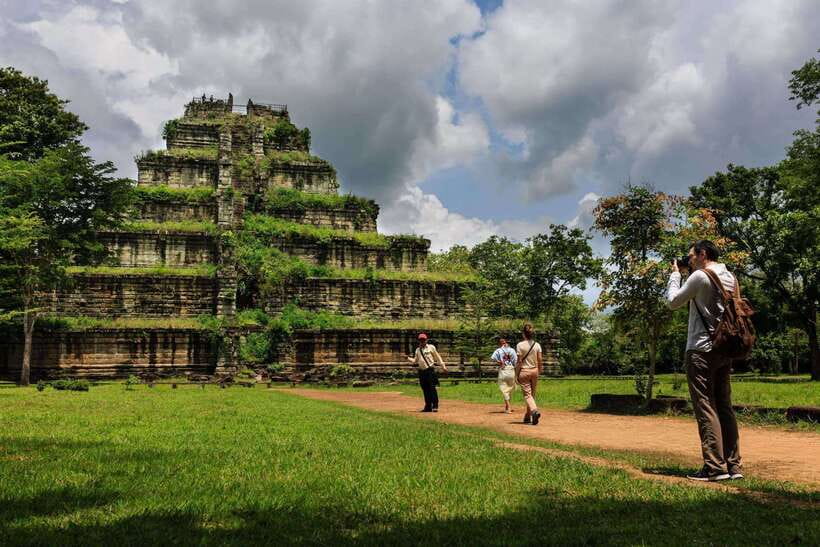 From Siem Reap: Koh Ker and Beng Mealea Temples Tour - Prasat Thom’s neighbors: Prasat Pram and Prasat Chrap