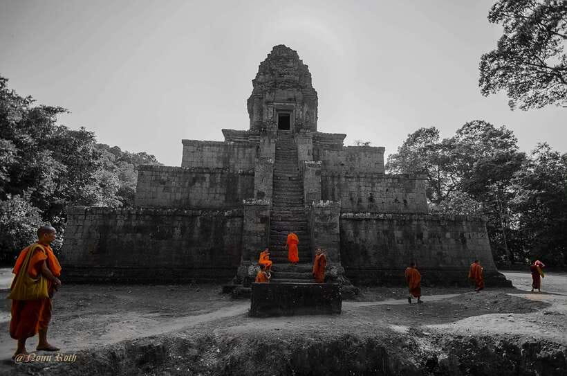 Full-Day Angkor Wat Sunrise and Sunset Private Tour - Angkor Thom and Bayon: 49 towers and 196 faces