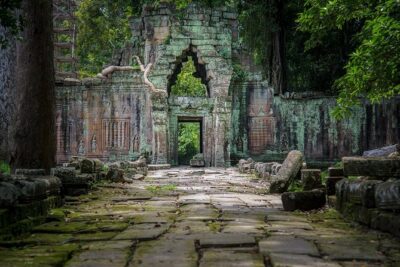 Full-Day Guided Sunset Tour of Angkor Wat - Angkor Wat first: the big one, plus the guide’s “what to look for” advantage