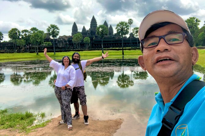 Full-Day Private Tuk Tuk Tour of Angkor Wat Temples - Angkor Thom and Bayon: the city complex and the smiling faces