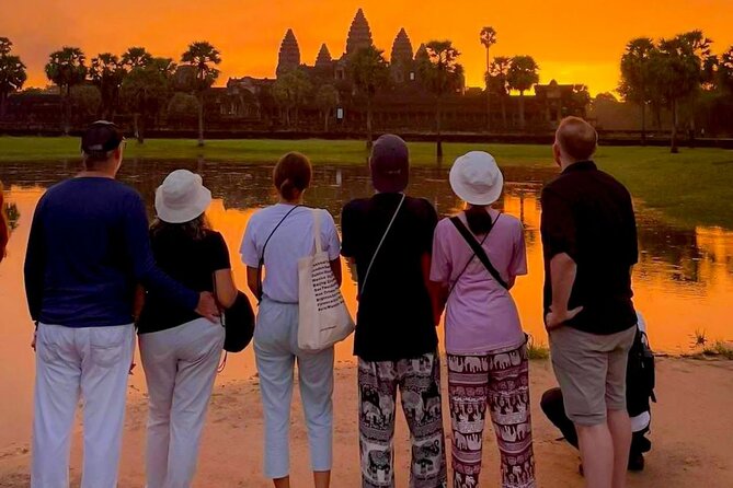 Full Day Small Group Tour Guide with Sun rise - Angkor Wat (2 hours): The big stage, the early light