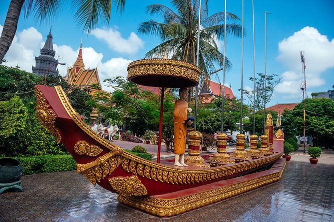 Highlights & Hidden Gems With Locals: Best of Siem Reap Private Tour - Stop 1 at Bodia Spa Pub Street: The Old Market Warm-Up