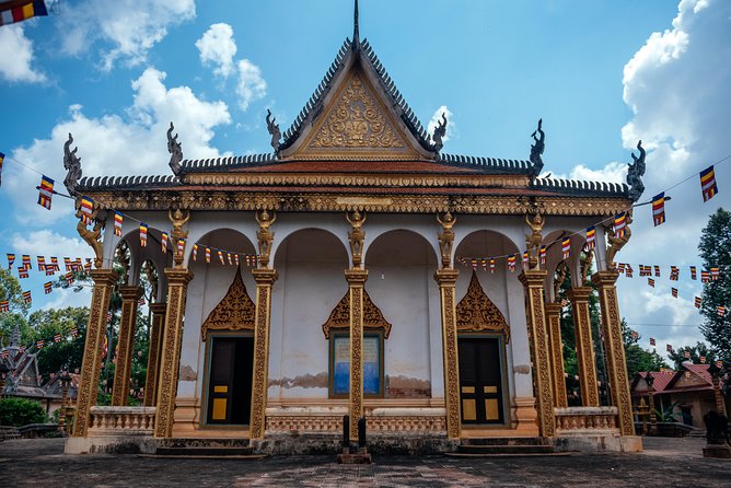 Highlights & Hidden Gems With Locals: Best of Siem Reap Private Tour - Preah Ang Chek Preah Ang Chom: Sacred Praying Spot
