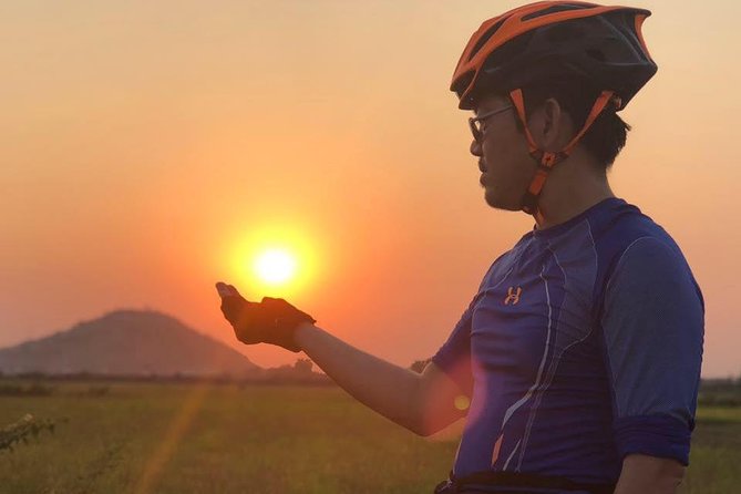 One Day tour with sunrise in car with A/C or Van & Guide. - Baksei Chamkrong: a stop that builds the big picture