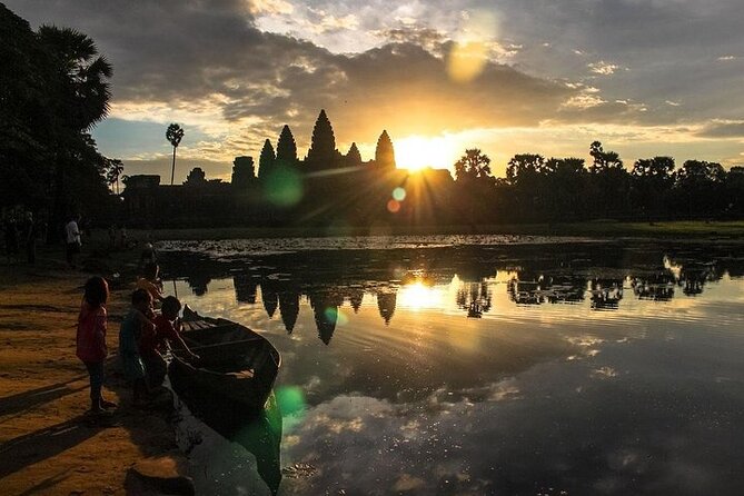 One Full Day Private tour of Angkor Wat, Ta Prohm, Angkor Thom & Banteay Srie - Angkor Wat: the scale hits you first