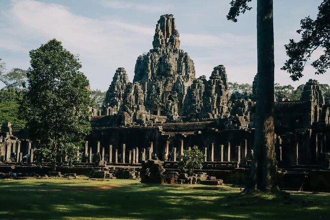 One Full Day Private tour of Angkor Wat, Ta Prohm, Angkor Thom & Banteay Srie - Angkor Thom and Bayon: South Gate drama, then face-to-face