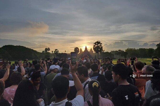 Private Angkor Sunrise Guided Tour - Angkor Wat Sunrise: The Moment, the Layout, and the Details