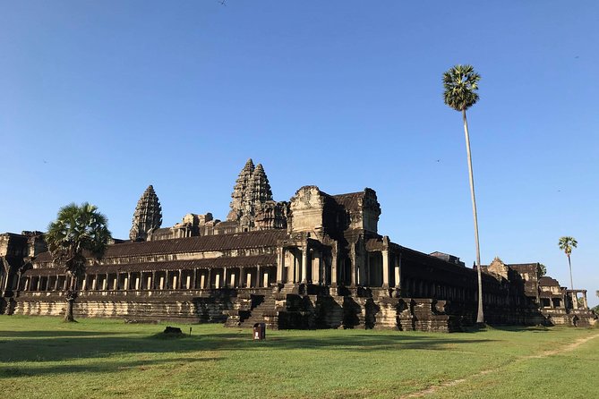 Private Angkor Sunrise Guided Tour - Angkor Thom: Bayon Faces and Two Terraces That Tell a Story