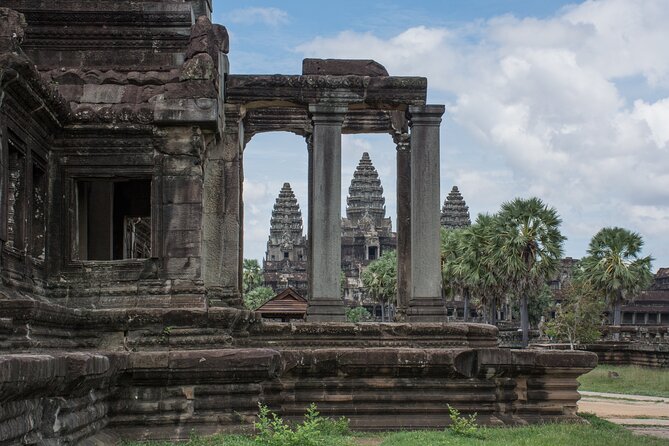 Private Angkor Wat Temple Tour - Bayon Temple: those famous faces, plus what to learn before you look