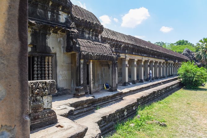 Private Full-Day Angkor Temple and Sunset Viewing with Lunch - Angkor Thom and Bayon: Faces, Geometry, and Crowd Smarts