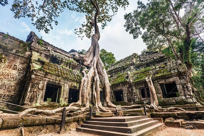 Private one-day tuktuk 'small tour' of the oldest Angkor temples - Phnom Bakheng at sunset (included only on that version)