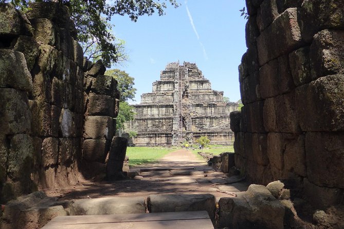 Private Preah Vihear and 2 Temples Guided Tour - How the meal stop and long drives affect your comfort