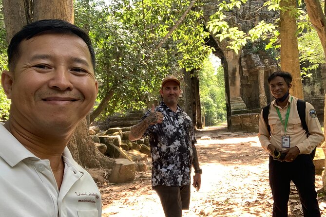 Private Taxi Siem Reap to Phnom Penh, Reliable Driver, Transfer - Stop 2 at Skun: the tarantulas market (and why this stop is popular)